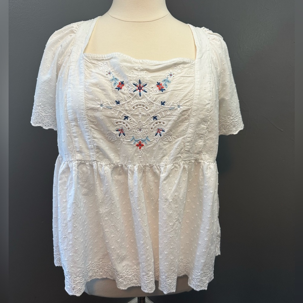 Old Navy top size 3X. New Condition
